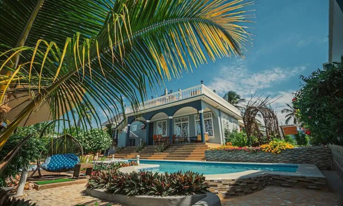 Tunguu Villa | An Opulent Safe Space by the Sean