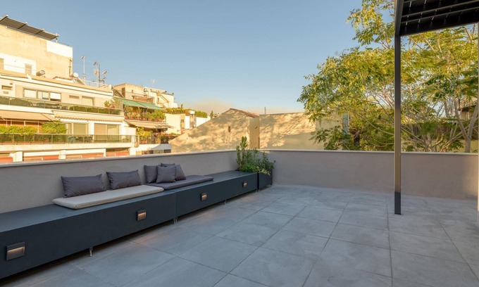 Plaka Apartment | An Outstanding 3 Bdrm Apartment in the Heart of Athens