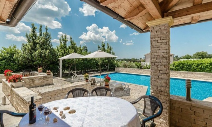 Lovinac Villa | Ana with pool near Zadar