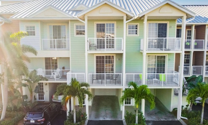 Ruskin Apartment | Anchor Bay U3226 Waterfront 2 Bdrm Townhome in Little Harbor Beach