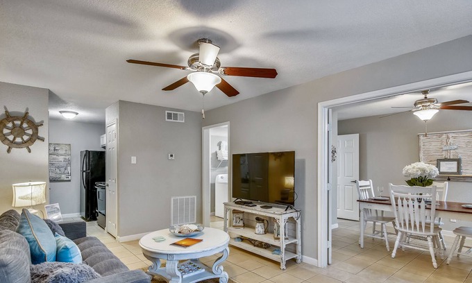 Galveston Condo | Anchor by Pleasure Pier #9: Updated Condo Community, Heart of the City