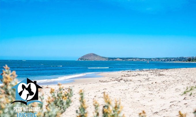 Victor Harbor House | Anchor on Esplanade - Esplanade Classic Art Deco with Stunning Extension