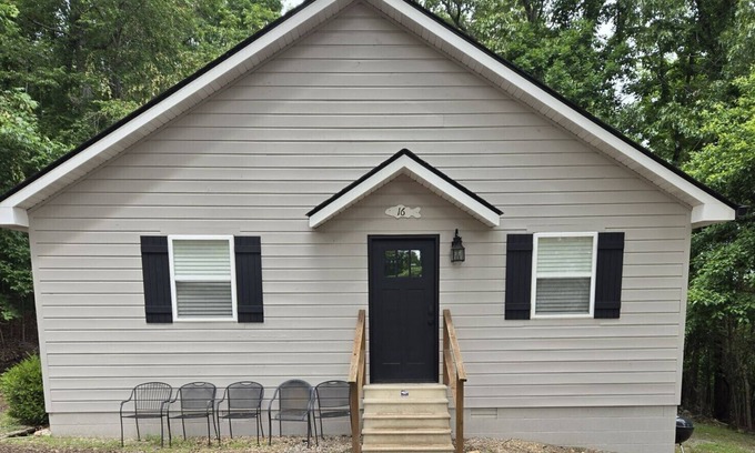 Mountain Home Cabin | Anchor's Pointe Lodge at Fish & Fiddle Family Resort & Extended Stay
