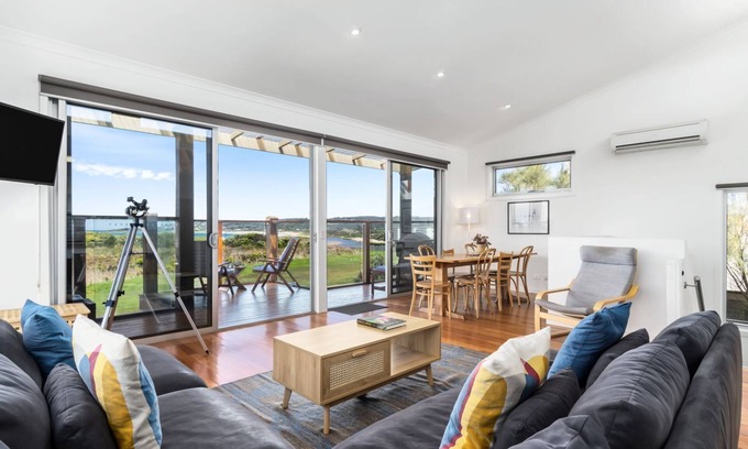 Apollo Bay House | Anchorage - rare property on ocean side of the Great Ocean Road