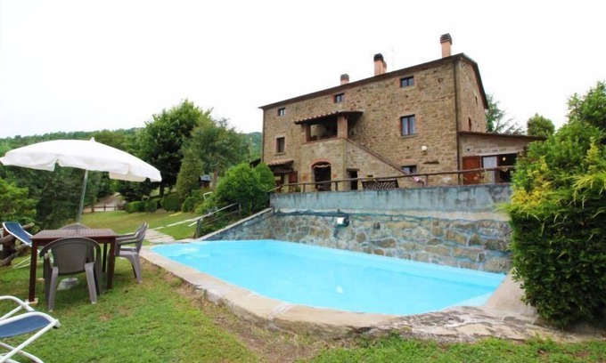Bivio Lugnano Villa | Ancient stone farmhouse with private swimming pool and tennis court. On the border between Tuscany a