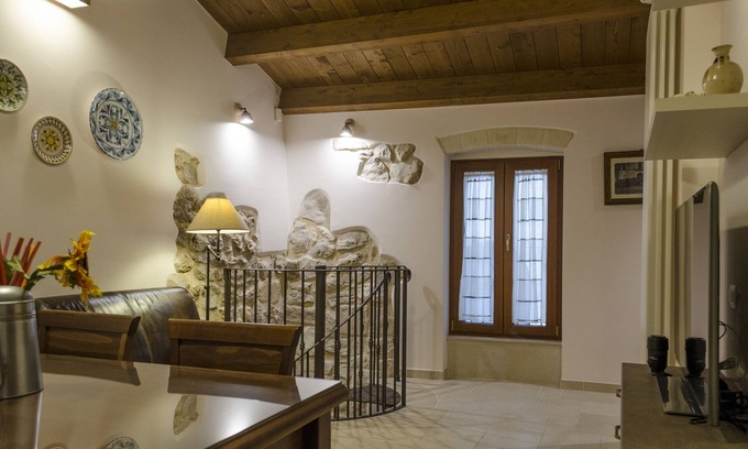 Altamura House | ANCIENT THIRTEENTH CENTURY HOUSE within walking distance of the Cathedral