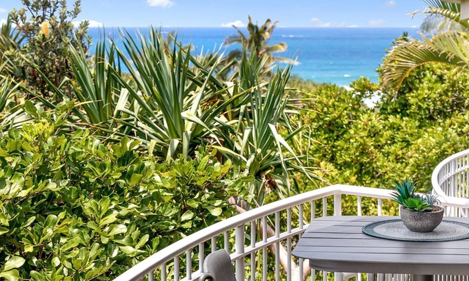 Sunshine Beach Apartment | Andari Apartment 2, Sunshine Beach, Beachfront Street and just steps to Surf-club