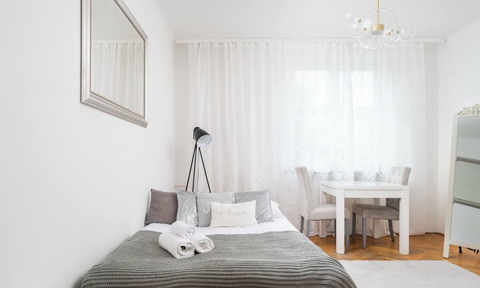 Muranow Apartment | Andersa Riverside Studio