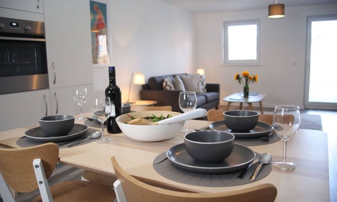 Portobello Apartment | Anderson Hoose Beautiful 2 bed apt at Edinburgh's seaside with private parking