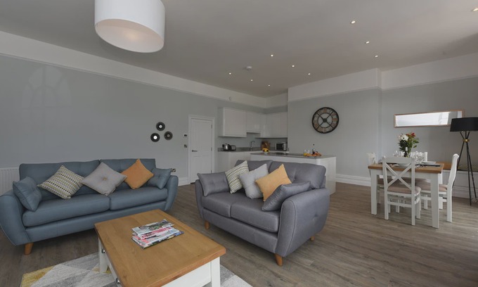 Dartmouth Apartment | Angel 2 in Dartmouth