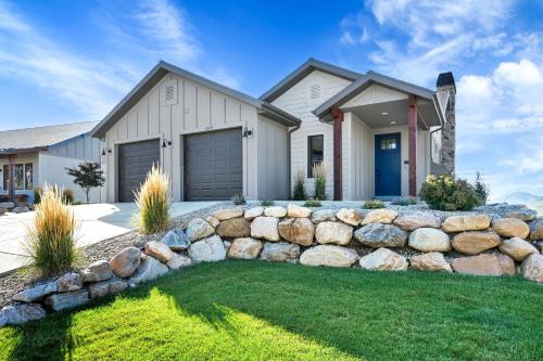 Wolf Creek House | Angels Landing All Season Paradise Powder Mountain Views & Golfing