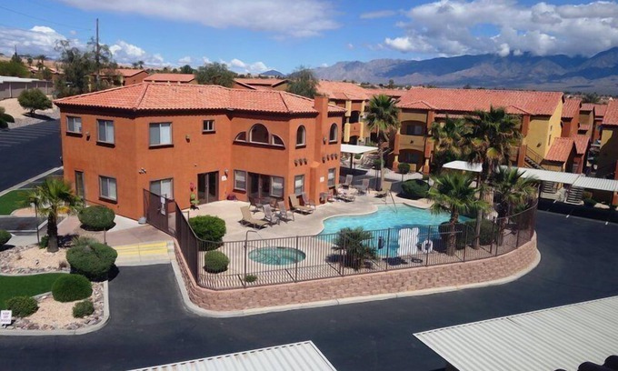 Mesquite Condo | Angels Peak by Mesquite Vacation Rentals with Park View and $510 free daily activities