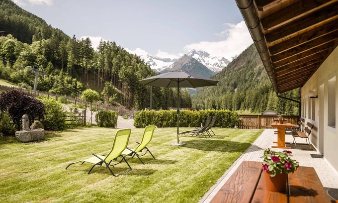 Campo Tures Apartment | Angererhof - Holiday Apartment 'Leni' with Mountain View, Private Garden and Wi-Fi