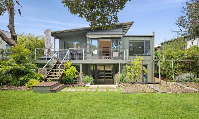 Anglesea House | Anglesea View I Ocean Views I Linen Provided