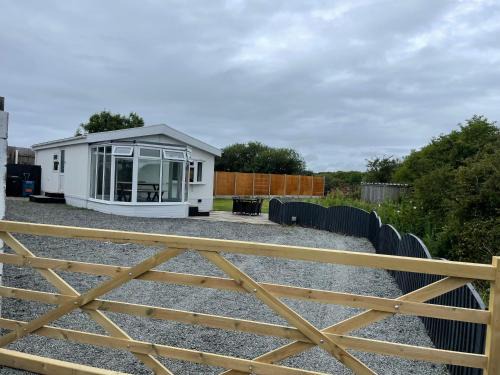 Caergeiliog Ski Chalet | Anglesey hidden getaway