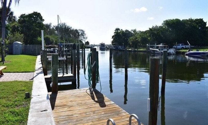 Whitney Beach Condo | Anna Maria and Beaches minutes away~Pool, boat dock