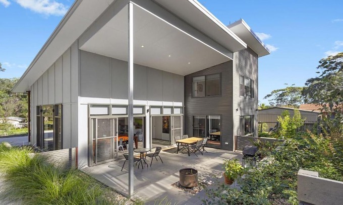 Mossy Point House | Annetts Parade Mossy Point Beach House