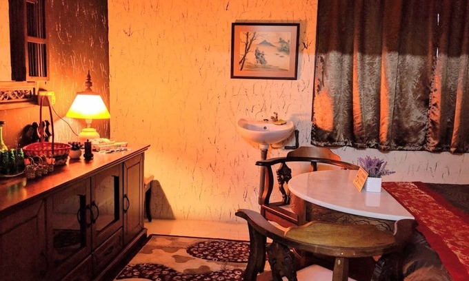 Taman Shukor Bed & Breakfast | Annie Rustic Homestay Ipoh is at the heart of food discovery convenience