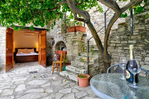 Kato Lefkara House | Annis House