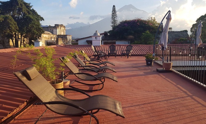 Antigua Guatemala House | Antique and Beautiful Colonial House in the heart of Antigua
