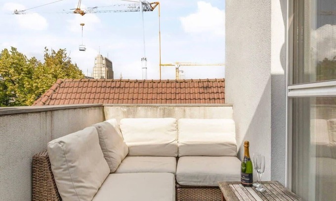 Antwerp Apartment | Antwerp 2-BR: Prime Location