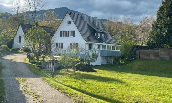 Muellheim Apartment | Apartment 'Ritter' with Private Garden and Wi-Fi
