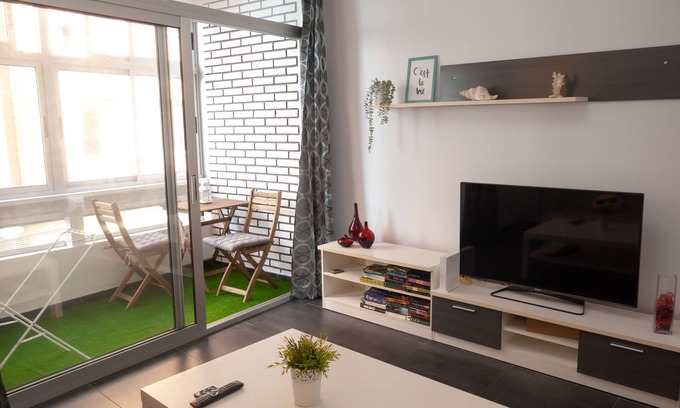 Las Palmas de Gran Canaria Apartment | Apartamento a 150 Metros de la Playa