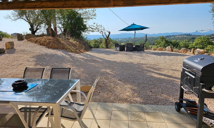 Saint-Sauveur-de-Cruzieres Apartment | Apartment 'Gîte 3 - Lavande' with Lake View, Shared Pool and Wi-Fi