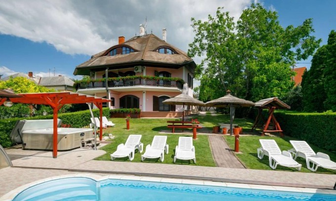 Balatonfuzfo Apartment | Apartment Pinky in Balatonalmadi/Balatonfuzfo - 10 persons, 5 bedrooms