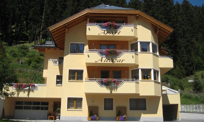 Mathon Apartment | Apart Alcazar