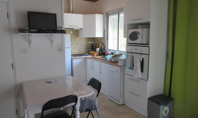 Saint-Pierre-la-Mer Apartment | Apart climatisé T3 St Pierre la mer 1 er étage, 4 pers