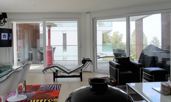 Le Mont-sur-Lausanne Apartment | Apart. nine high standing lake view (3 ch)