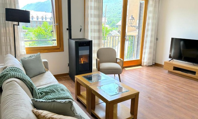Esterri D'Aneu Apartment | Apartament al centre d'Esterri amb vistes úniques by RURAL D'ÀNEU