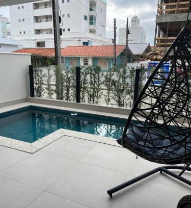 Governador Celso Ramos Apartment | Apartamento com piscina a 100 metros da praia