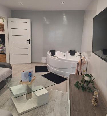 Katowice Apartment | Apartament z jacuzzi w centrum Katowic