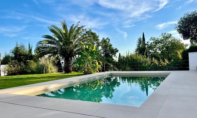 El Brillante Apartment | Apartamento con jardín y piscina en Córdoba