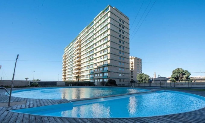 Aldoar Condo | Apartamento em Frente à Praia em Condomínio com Piscina