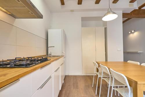 La Roqueta Apartment | Apartamento minimalista en Matemático Marzal