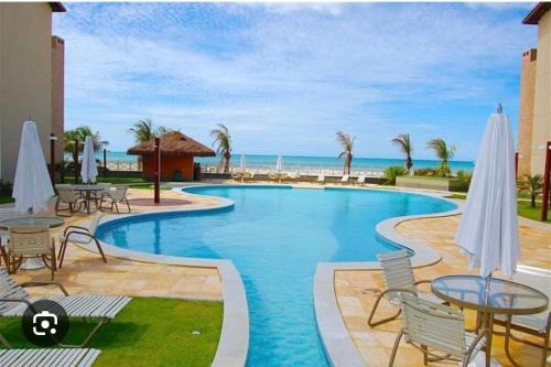 Porto das Dunas Apartment | Apartamento Vista total do Mar uma cobertura a 400m do Beach Park no Porto das Dunas Aquiraz Condomínio Terramaris Piscina ampla Parque infantil Sauna Estacionamento privado