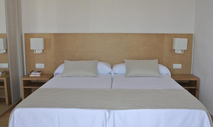 Sant Antoni de Portmany Apartment | Apartamentos El Moro