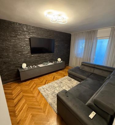 Caracal Apartment | Apartamentul lui Radu