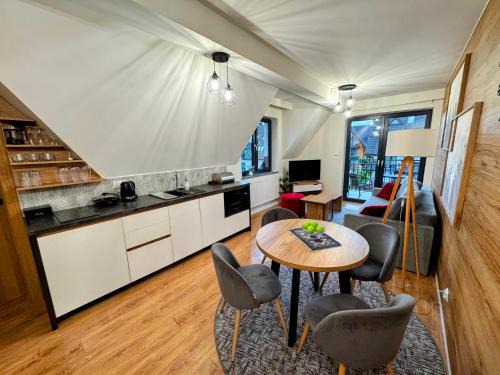 Bialka Tatrzanska Apartment | Apartamenty Grapa - Białka Tatrzańska - Nowoczesny Apartament Górski z Basenem i Sauną - Blisko Term Bania i wyciągów narciarskich