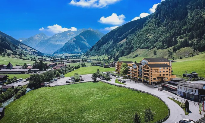 Rauris Apartment | Apartement fantastic view directly at the lift