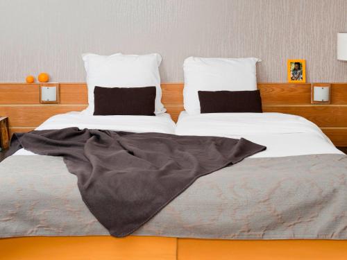 Issy-les-Moulineaux Apartment | Aparthotel Adagio 4personnes paris 15eme,parking inclus ,proche Arena et parc expo