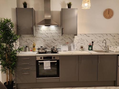Grangetown Apartment | ApartHotel Flat 1 - 10 min to centre by Property Promise