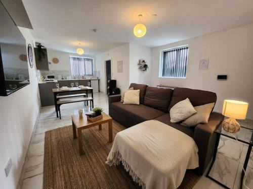 Grangetown Apartment | ApartHotel Flat 8 - 10 min to centre by Property Promise