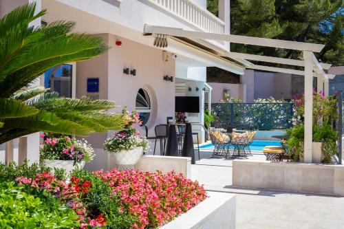 Tucepi Apartment | Aparthotel Flora