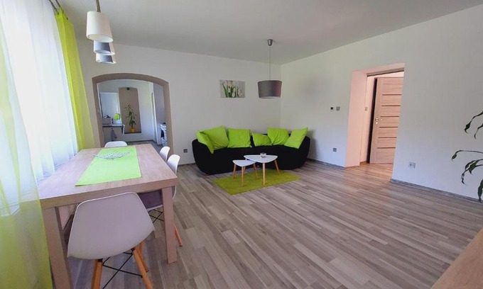 Nove Mesto nad Metuji Apartment | Apartmán Budín - v klidu přírody, s parkováním