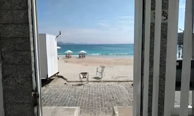 Prainha Apartment | Apartment on the sand! Located in front of Prainha, Arraial do Cabo.