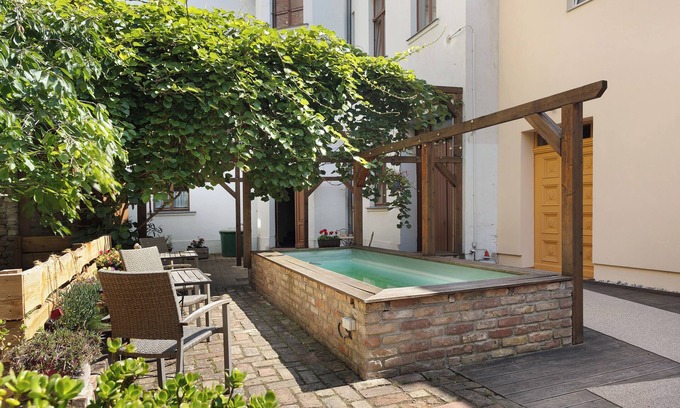 Brandenburg an der Havel Apartment | Apartment 'Kurfürstensuite' with Shared Terrace and Wi-Fi
